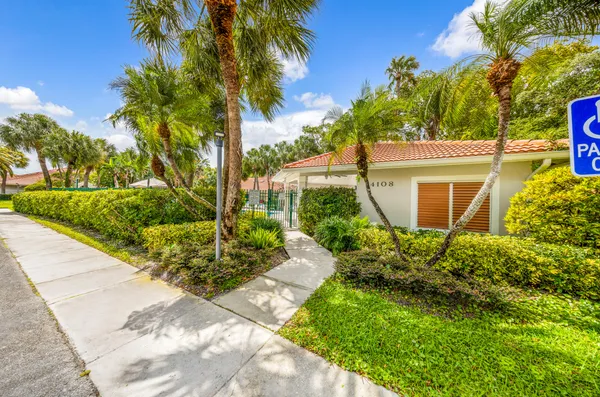 $4,300 | 4106 Carriage Drive, Unit C2, Pompano Beach, FL 33069
