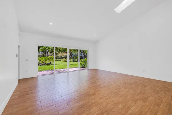 $4,300 | 4106 Carriage Drive, Unit C2, Pompano Beach, FL 33069