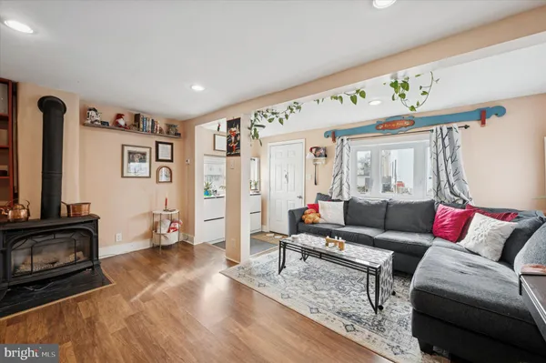 $2,950 | 407 Emerald Street, Media, PA 19063