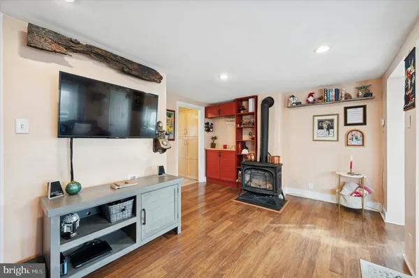 $2,950 | 407 Emerald Street, Media, PA 19063