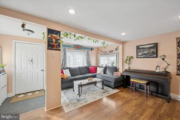 $2,950 | 407 Emerald Street, Media, PA 19063