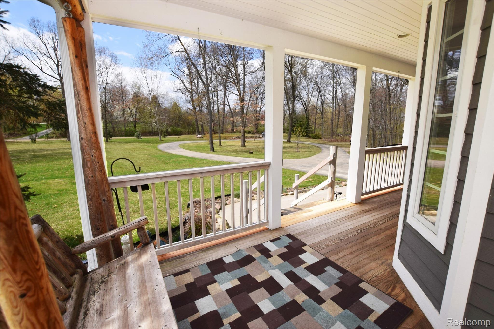 9783 Oakhill Road Holly, MI 48442 - Photo 6 of 35 Front Porch