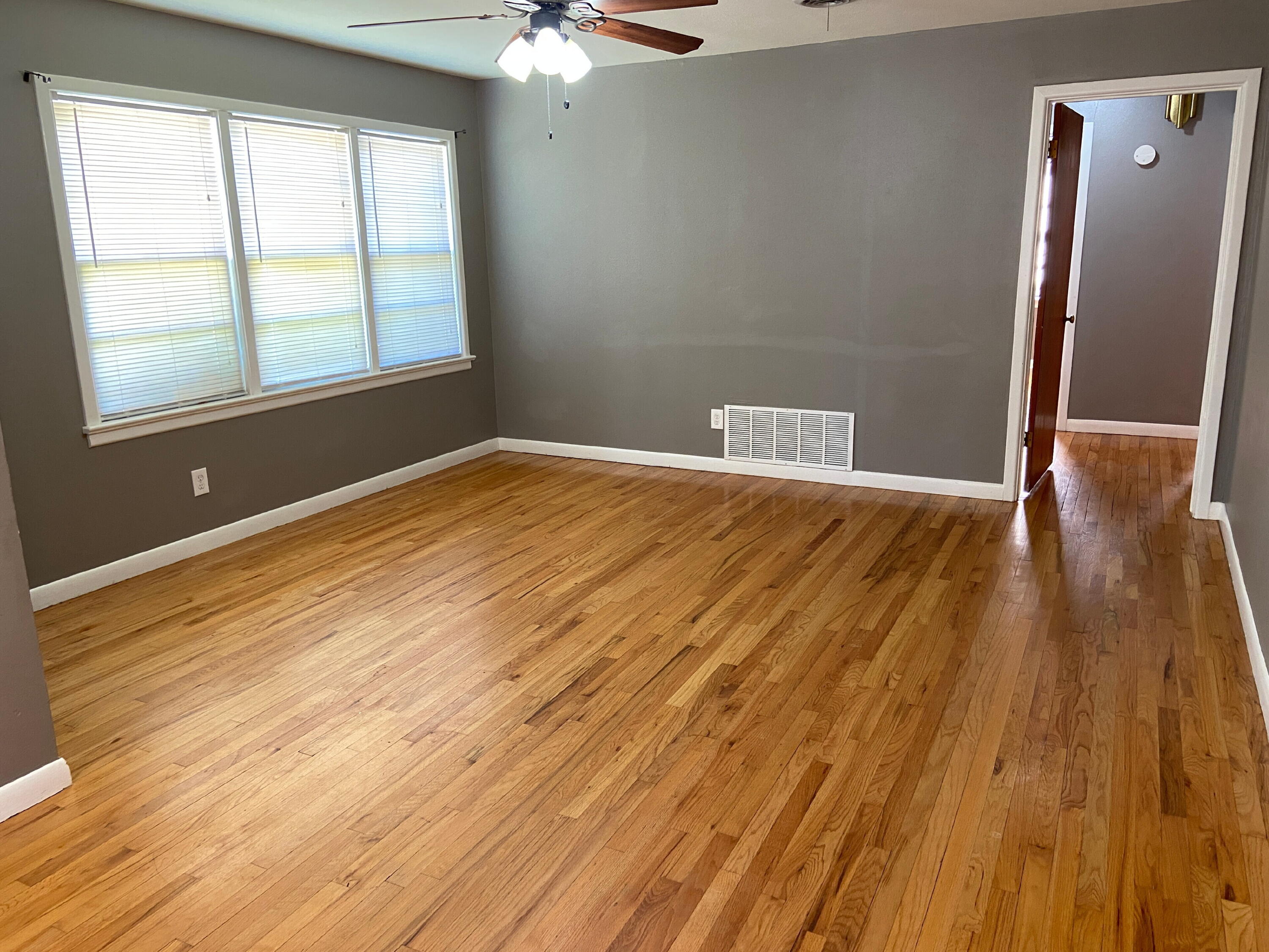 4313 31st Street Lubbock, TX 79410 - Photo 5 of 18 IMG_3885