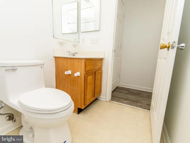 a bathroom with a toilet