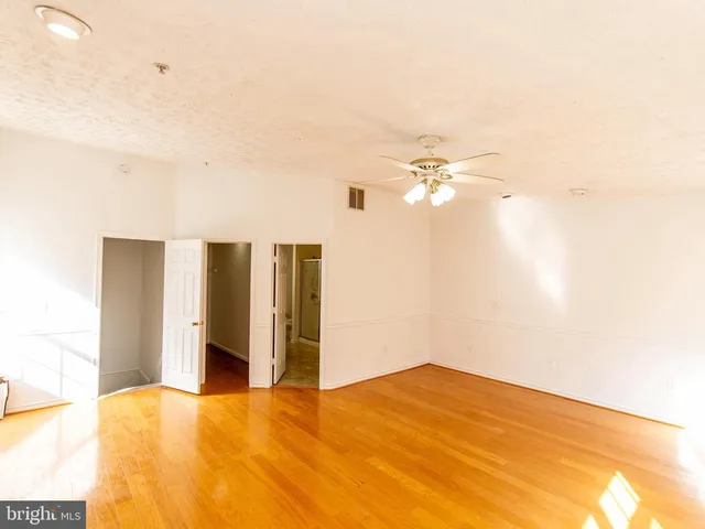 a view of empty room with a ceiling fan