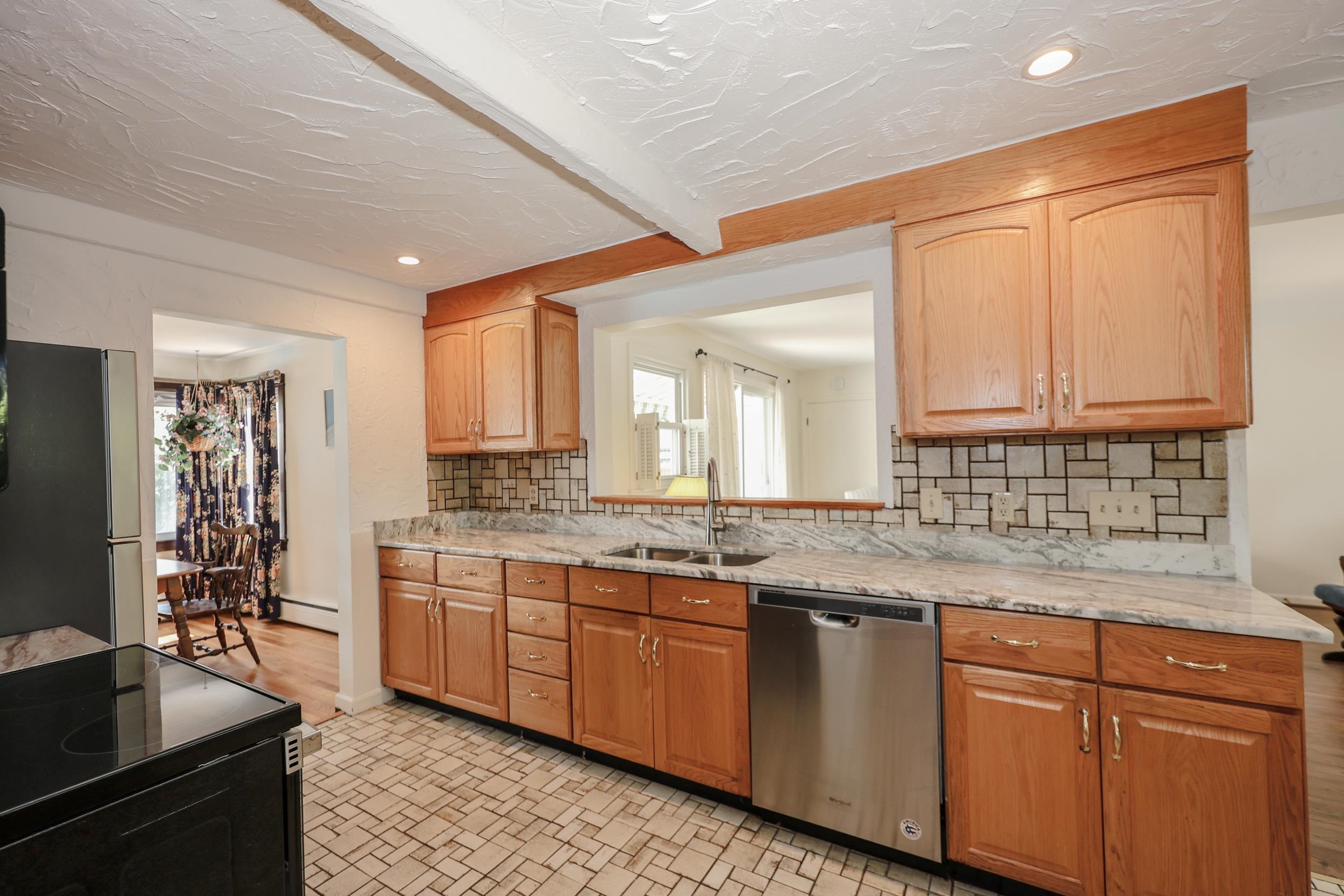 68 Robinson Road Nashua, NH 03060 - Photo 13 of 54