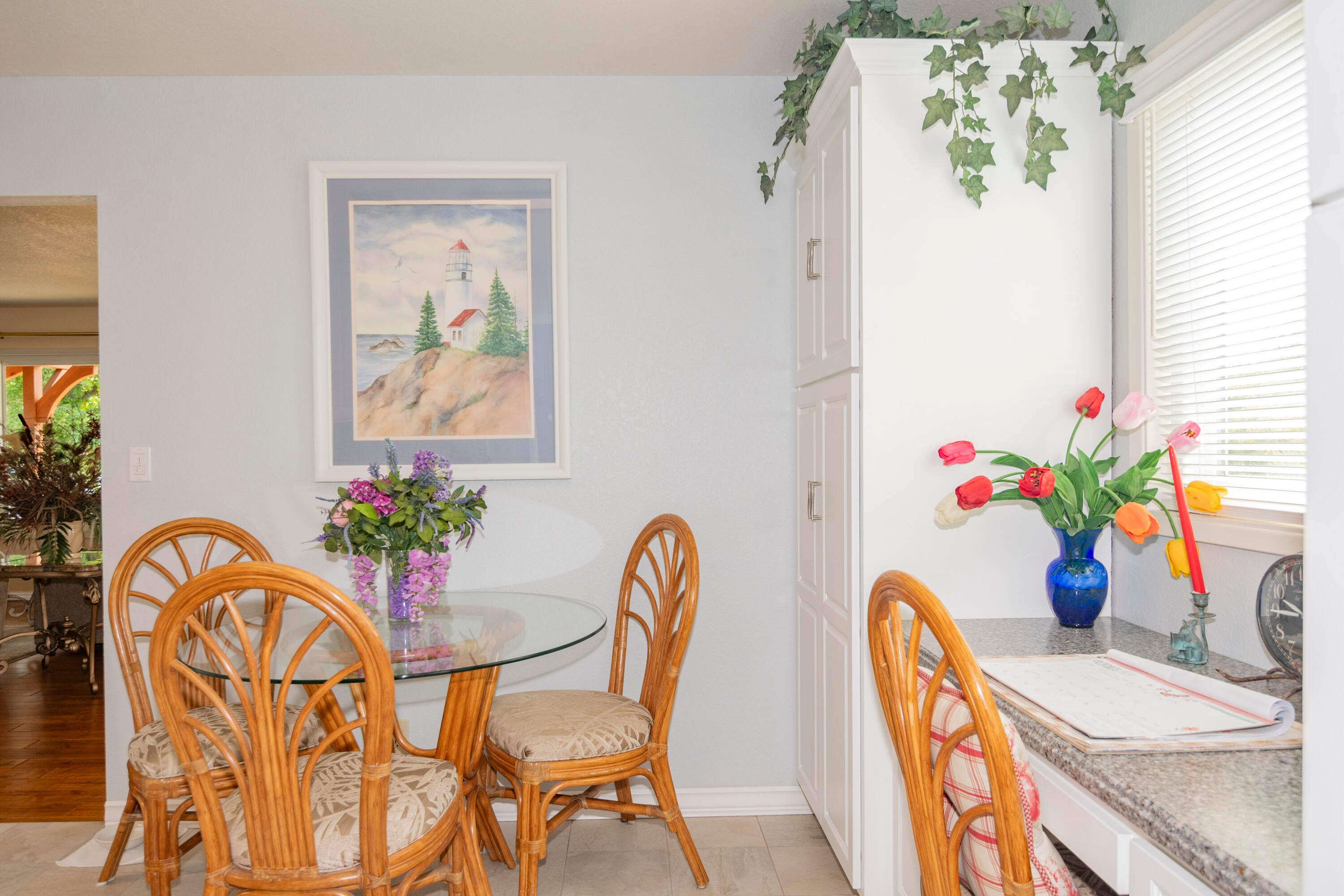 1728 Minear Road Medford, OR 97501 - Photo 15 of 68 Breakfast Nook/Desk