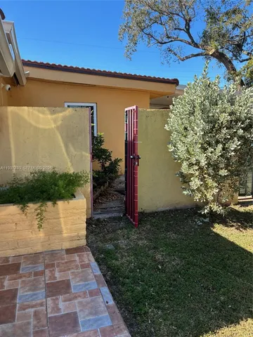 $1,300 | 1450 Southwest 73rd Place, Unit A, Miami, FL 33144