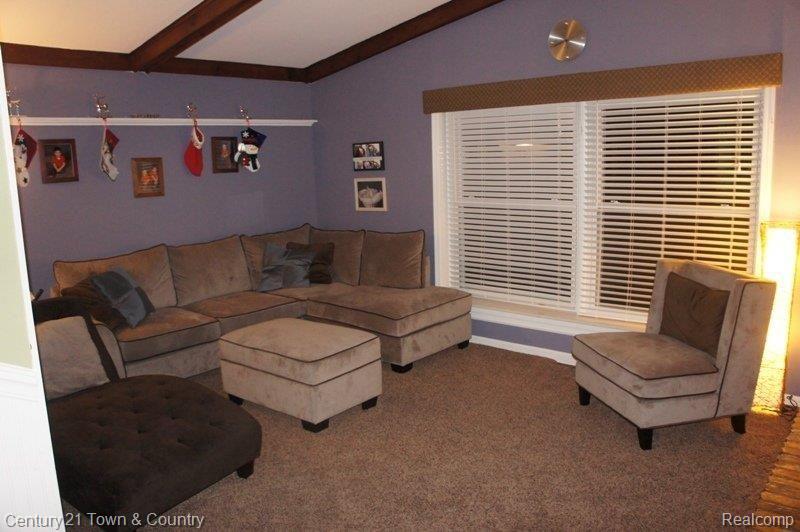 1657 Yale Court Rochester, MI 48309 - Photo 6 of 25 family room.JPG