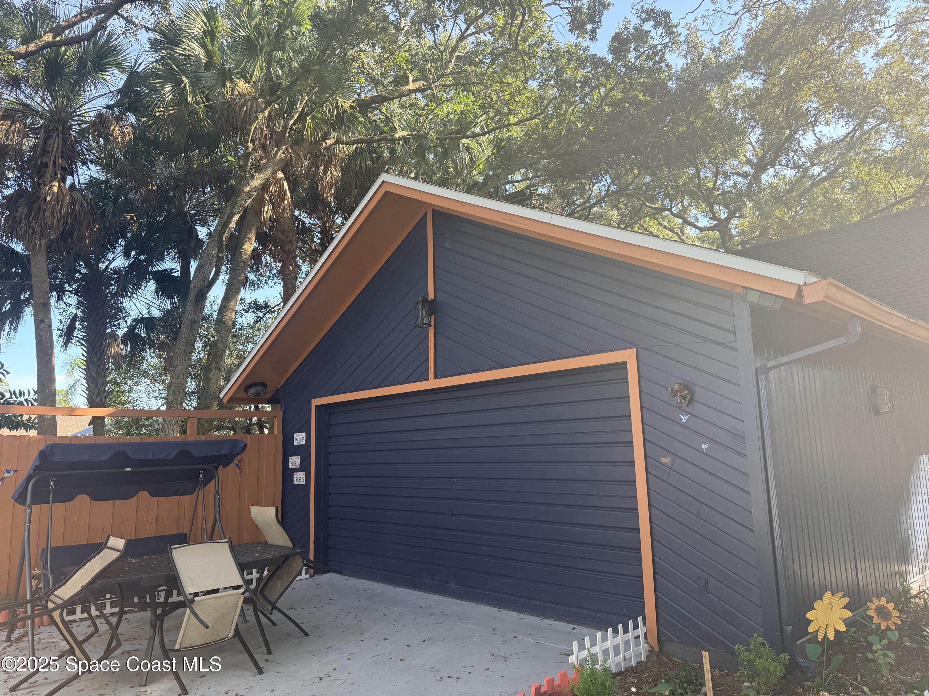 951 Pembroke Avenue Northeast Palm Bay, FL 32907 - Photo 5 of 10 a backyard of a house with table and chairs