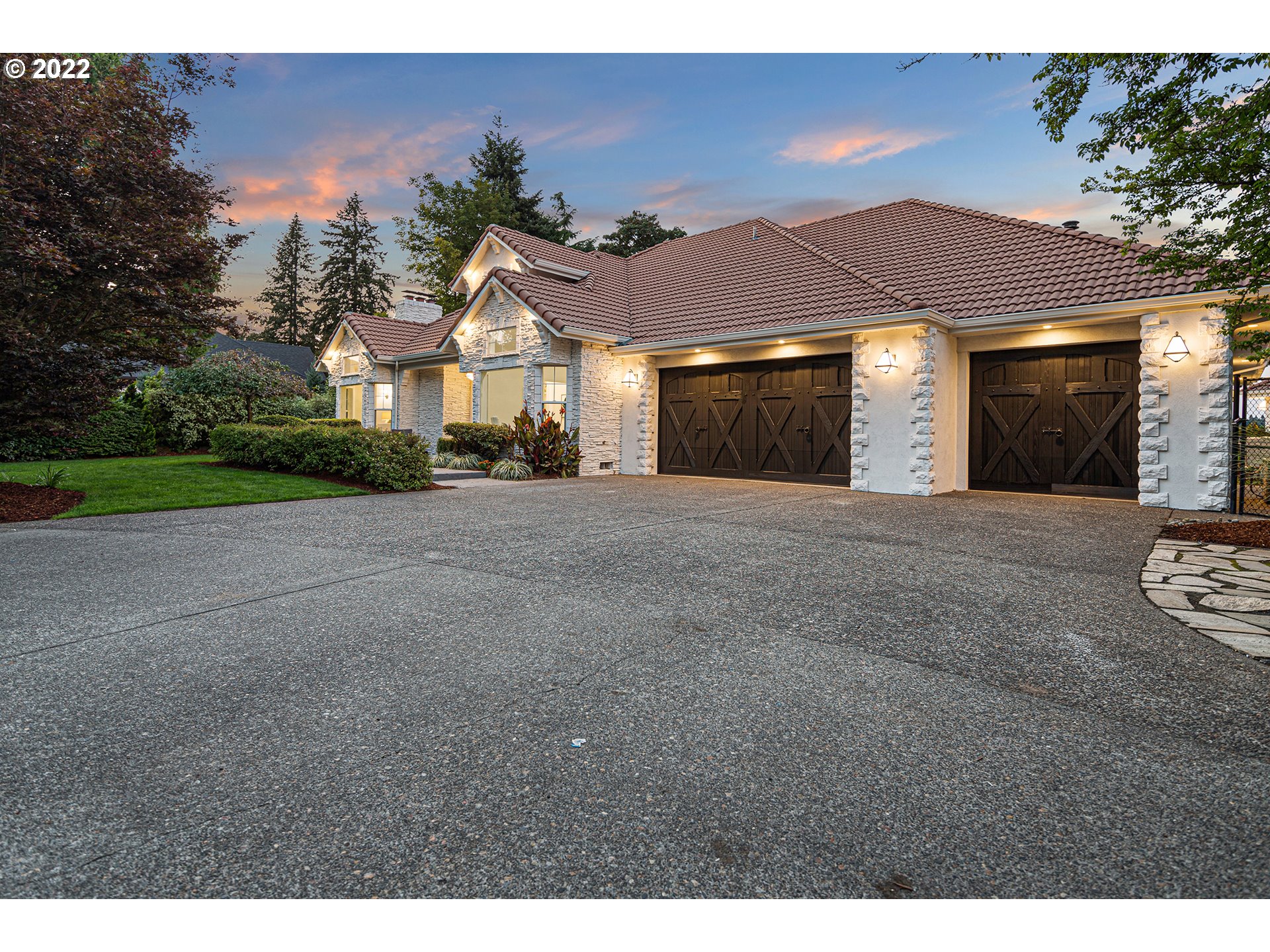 5504 Northeast 265th Street Ridgefield, WA 98642 - Photo 2 of 32 a front view of a house with a yard and garage