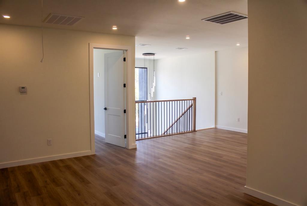 438 Bonnie View Road Dallas, TX 75203 - Photo 10 of 32 Gallery Image 10