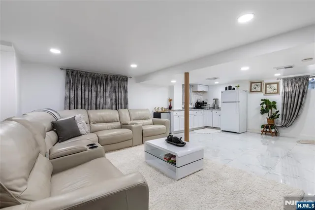 a close up view of a washer and dryer