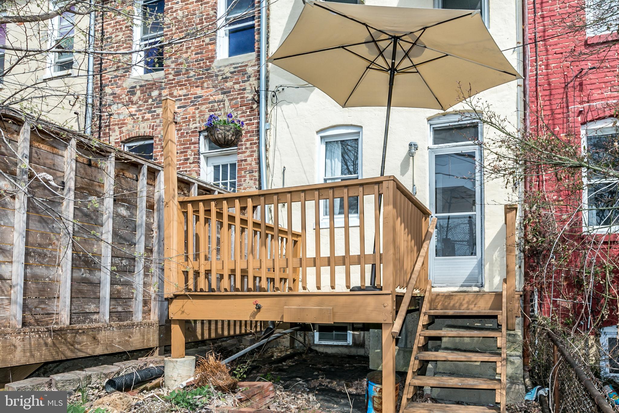 607 Harding Place Baltimore, MD 21211 - Photo 22 of 25 Rear deck