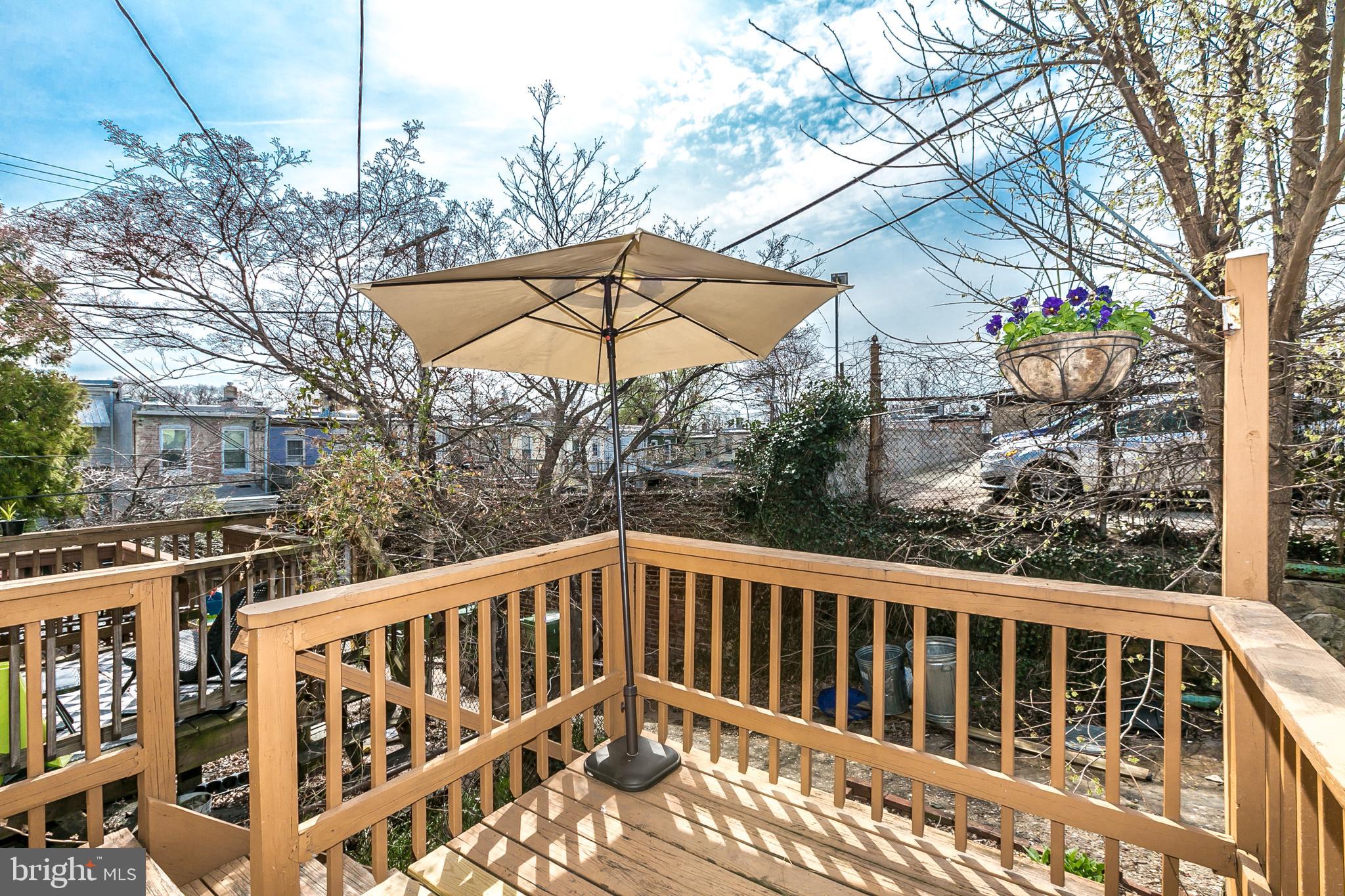 607 Harding Place Baltimore, MD 21211 - Photo 23 of 25 Rear deck
