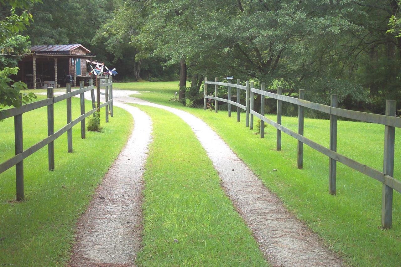 206 Gray Road Newport, NC 28570 - Photo 2 of 6 Fenced entrance