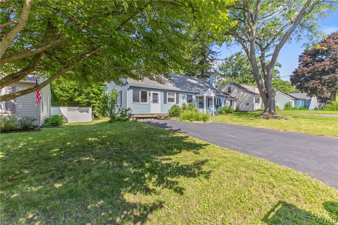 125 Circle Road Salina, NY 13212 - Photo 5 of 39 Welcome home to 125 Circle Rd!
