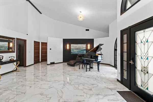 $928,000 | 402 Wild Oak Drive, Manitowoc, WI 54220