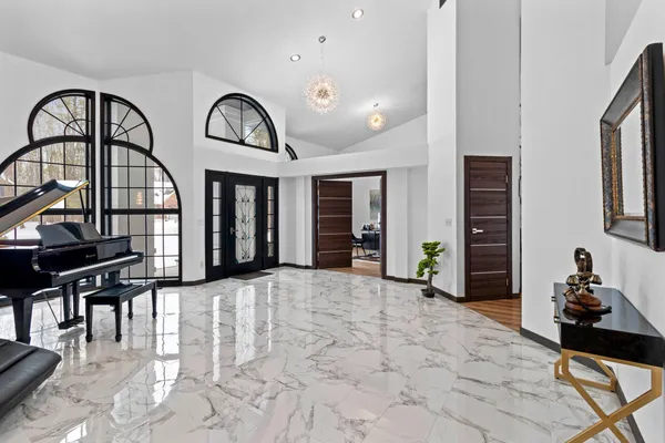 $928,000 | 402 Wild Oak Drive, Manitowoc, WI 54220