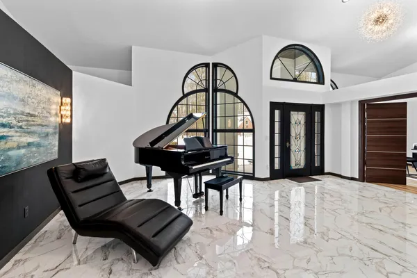 $928,000 | 402 Wild Oak Drive, Manitowoc, WI 54220