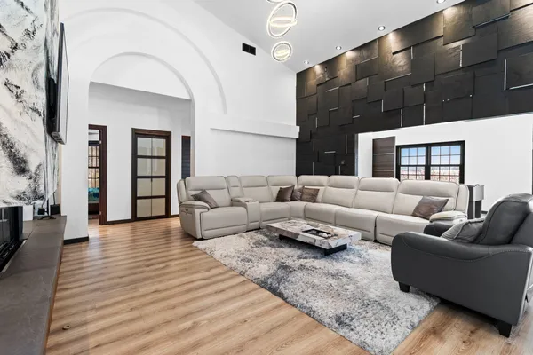 $928,000 | 402 Wild Oak Drive, Manitowoc, WI 54220