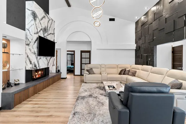 $928,000 | 402 Wild Oak Drive, Manitowoc, WI 54220