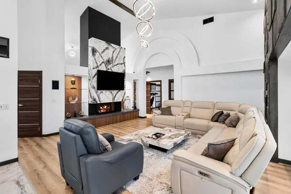 $928,000 | 402 Wild Oak Drive, Manitowoc, WI 54220