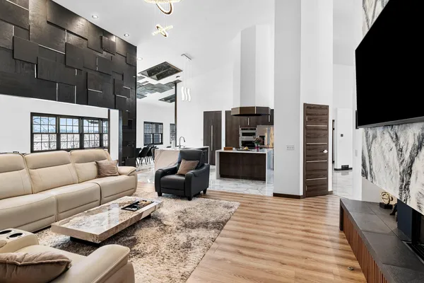 $928,000 | 402 Wild Oak Drive, Manitowoc, WI 54220