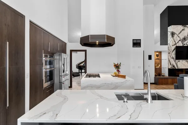 $928,000 | 402 Wild Oak Drive, Manitowoc, WI 54220