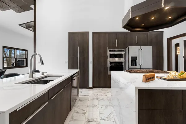 $928,000 | 402 Wild Oak Drive, Manitowoc, WI 54220