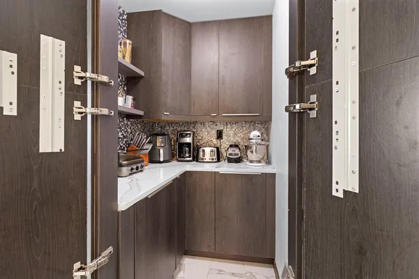 $928,000 | 402 Wild Oak Drive, Manitowoc, WI 54220