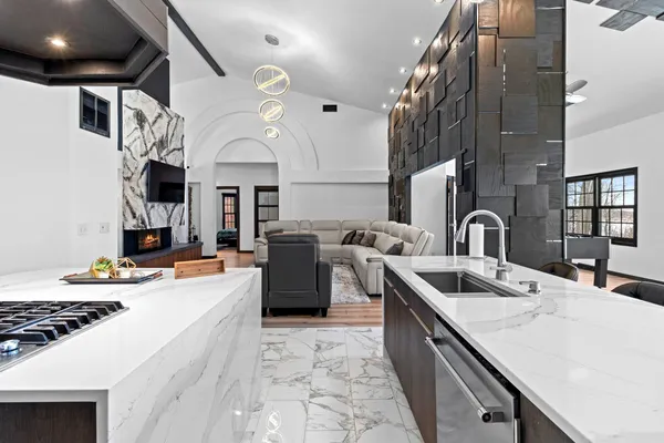 $928,000 | 402 Wild Oak Drive, Manitowoc, WI 54220