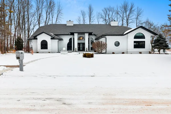$928,000 | 402 Wild Oak Drive, Manitowoc, WI 54220