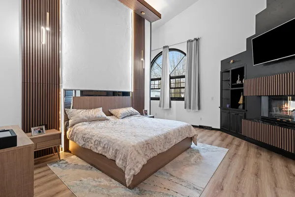 $928,000 | 402 Wild Oak Drive, Manitowoc, WI 54220