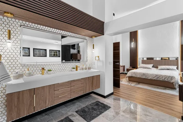 $928,000 | 402 Wild Oak Drive, Manitowoc, WI 54220