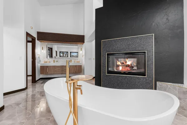 $928,000 | 402 Wild Oak Drive, Manitowoc, WI 54220