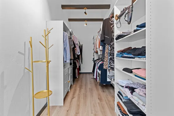 $928,000 | 402 Wild Oak Drive, Manitowoc, WI 54220