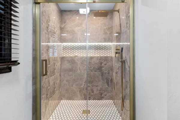 $928,000 | 402 Wild Oak Drive, Manitowoc, WI 54220