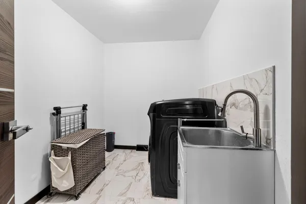 $928,000 | 402 Wild Oak Drive, Manitowoc, WI 54220