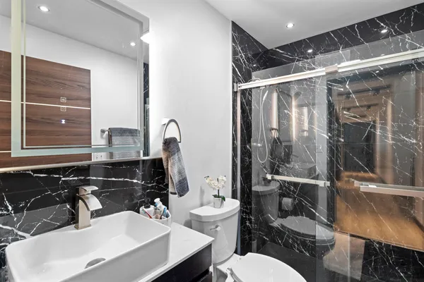 $928,000 | 402 Wild Oak Drive, Manitowoc, WI 54220