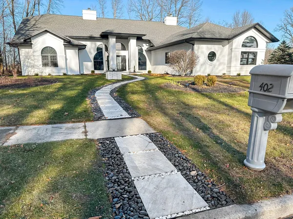 $928,000 | 402 Wild Oak Drive, Manitowoc, WI 54220