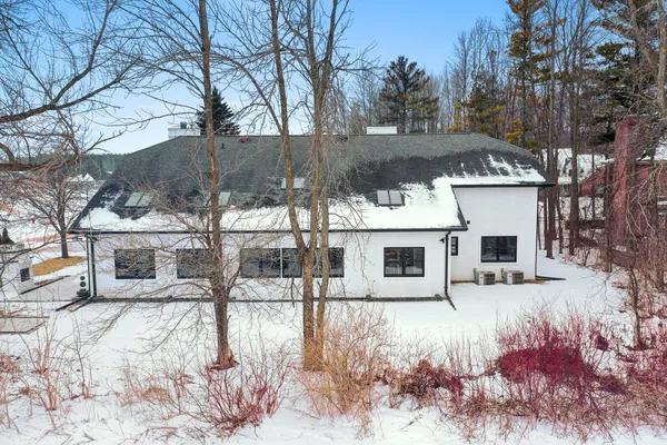 $928,000 | 402 Wild Oak Drive, Manitowoc, WI 54220