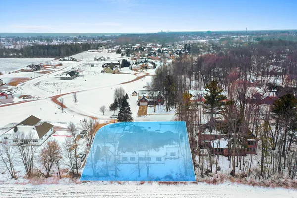 $928,000 | 402 Wild Oak Drive, Manitowoc, WI 54220