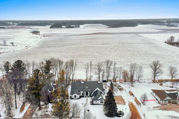 $928,000 | 402 Wild Oak Drive, Manitowoc, WI 54220