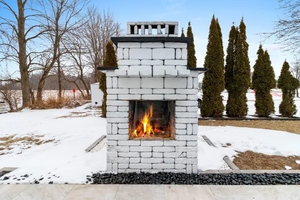 $928,000 | 402 Wild Oak Drive, Manitowoc, WI 54220