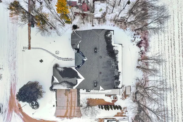 $928,000 | 402 Wild Oak Drive, Manitowoc, WI 54220