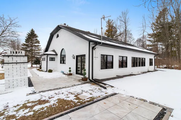 $928,000 | 402 Wild Oak Drive, Manitowoc, WI 54220