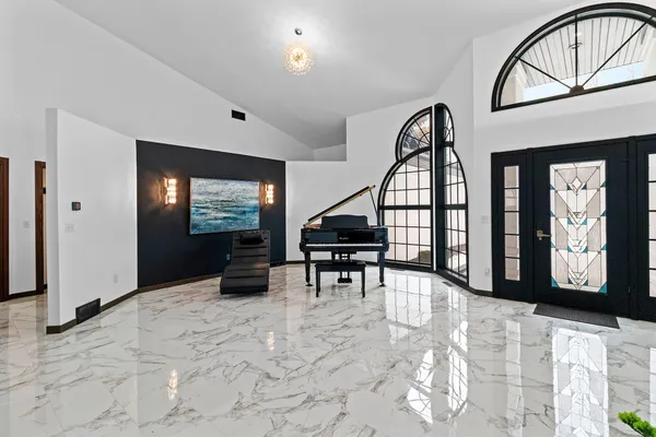 $928,000 | 402 Wild Oak Drive, Manitowoc, WI 54220