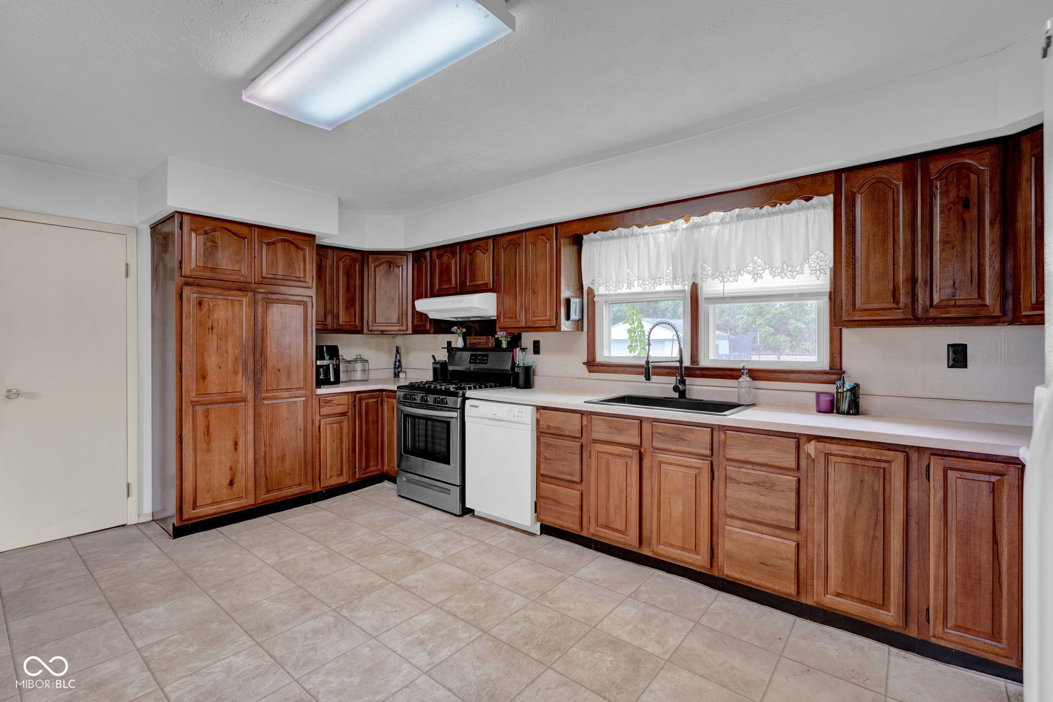 6954 South Jonesville Road Columbus, IN 47201 - Photo 7 of 32 Gallery Image 7