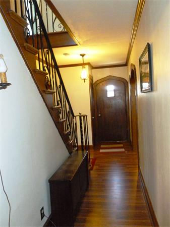 66 Rencelau Street Springfield, MA 01118 - Photo 3 of 28